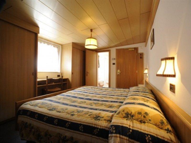 Hotel Arnika ポッツァ・ディ・ファッサ エクステリア 写真