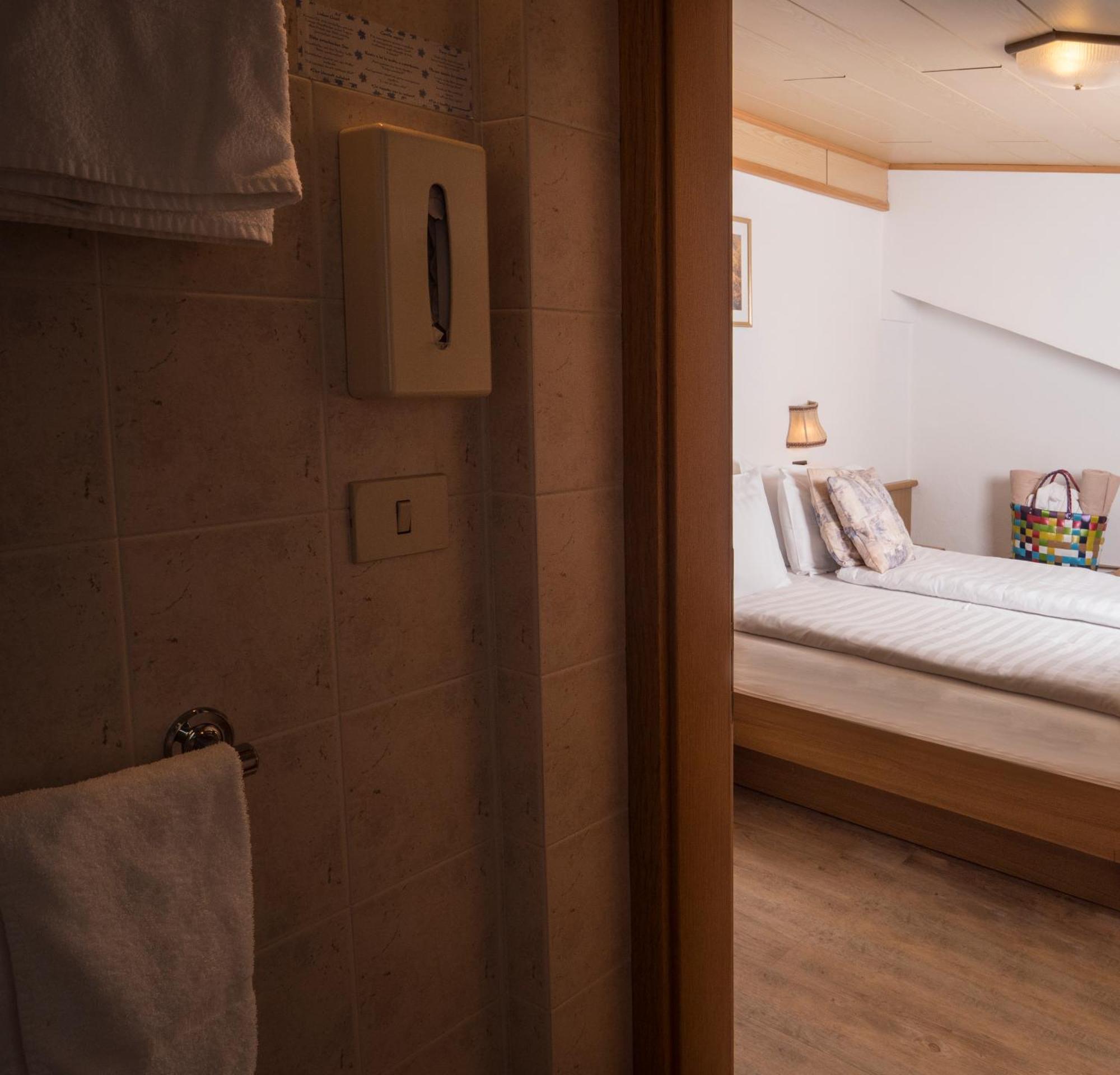 Hotel Arnika ポッツァ・ディ・ファッサ エクステリア 写真