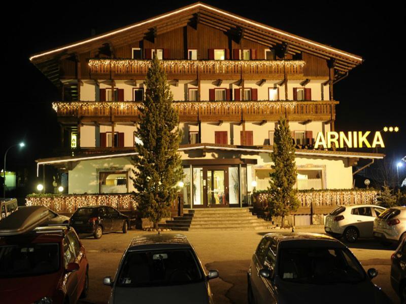 Hotel Arnika ポッツァ・ディ・ファッサ エクステリア 写真