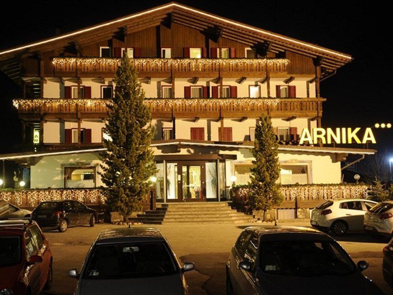 Hotel Arnika ポッツァ・ディ・ファッサ エクステリア 写真